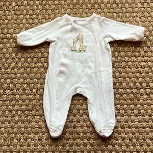 Little Me footed pajamas in white w/a giraffe theme. Cute details.Size 3 months